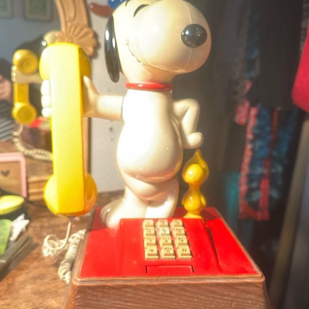 Vintage Snoopy! Touch tone telephone